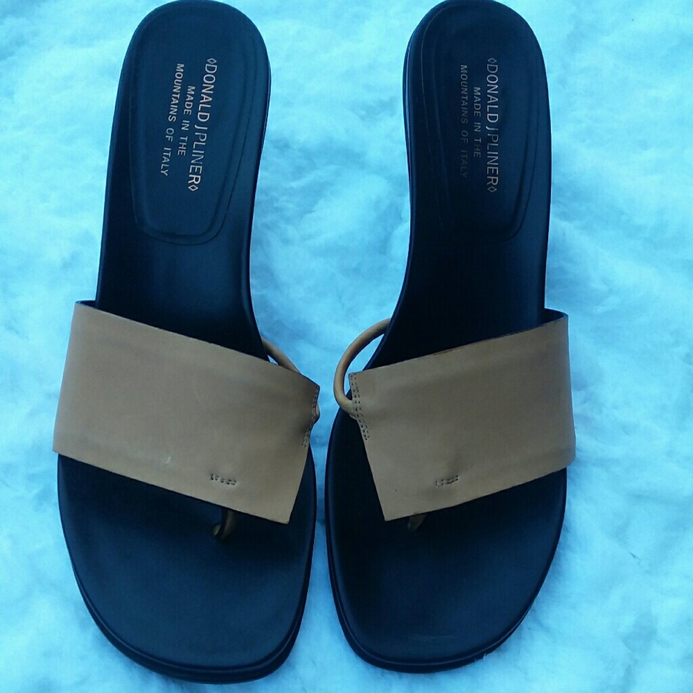 Donald J Pliner Tatum 2 Thong Heeled Sandals Sz 11 - Picture 1 of 8